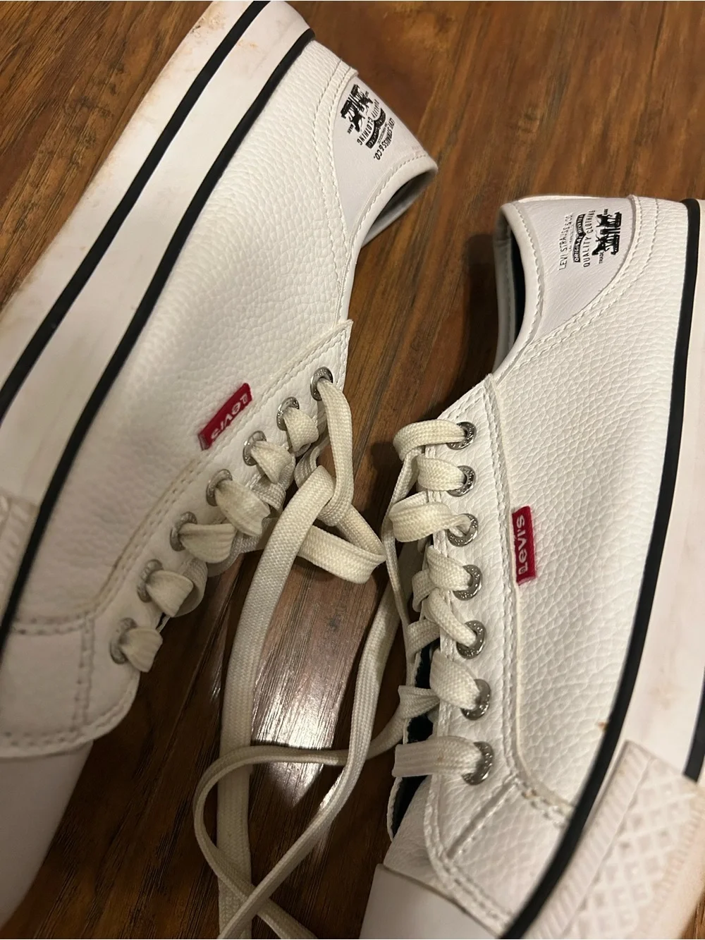 White Low-Top Canvas Sneakers with Black Trim Levi's - Picture 2 of 8
